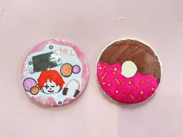 推しキャラクターの缶バッジ (13)