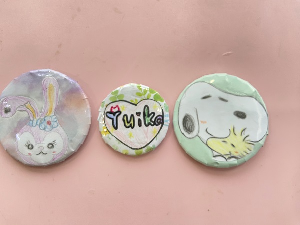 推しキャラクターの缶バッジ (14)