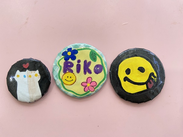 推しキャラクターの缶バッジ (15)