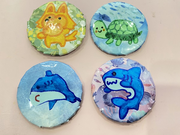 推しキャラクターの缶バッジ (18)