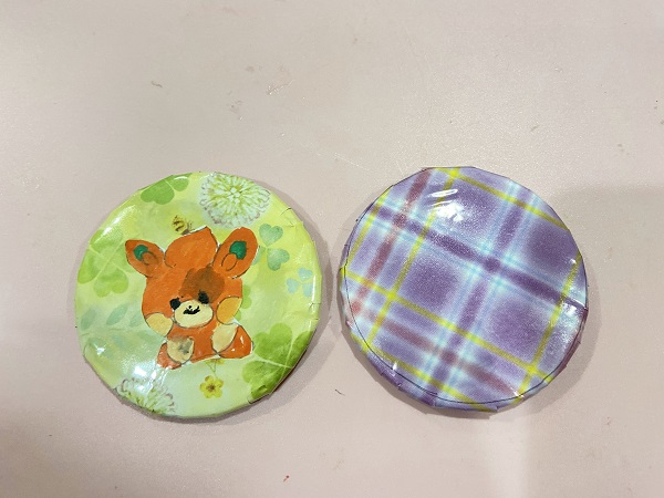 推しキャラクターの缶バッジ (23)