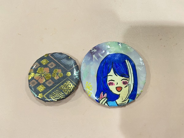 推しキャラクターの缶バッジ (24)