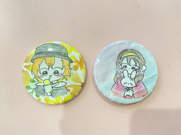 推しキャラクターの缶バッジ (25)