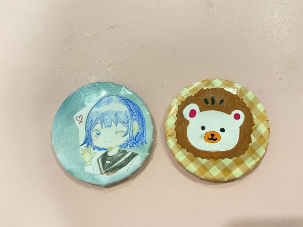 推しキャラクターの缶バッジ (28)