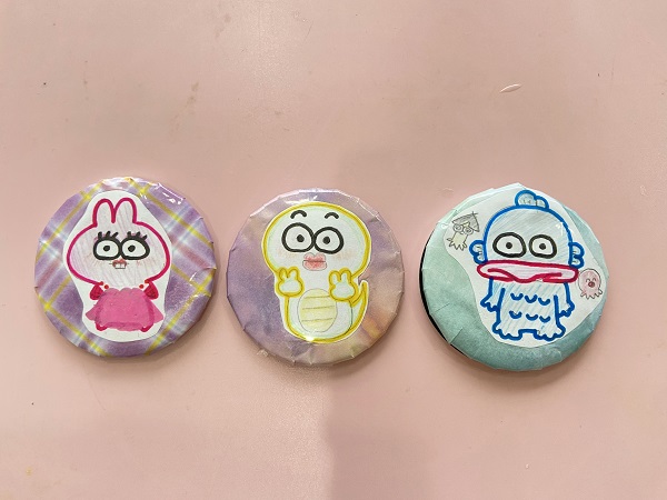 推しキャラクターの缶バッジ (4)