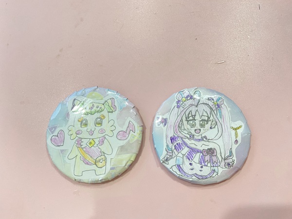 推しキャラクターの缶バッジ (6)